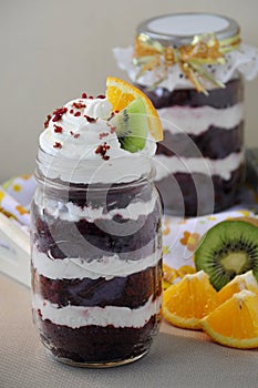 Red Velvet Cake in jar 08