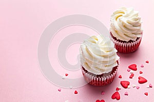 Red velvet cupcakes with cream cheese frosting on pink background. Valentine\'s Day concept. Top view, copy space.