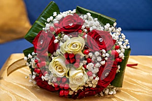 red and white roses wedding bouquet close-up photo