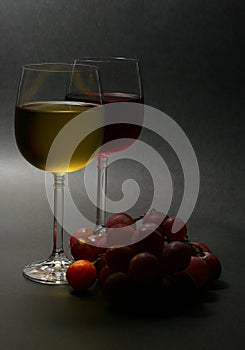 Red and white wine with grapes