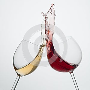 Red and white wine splash