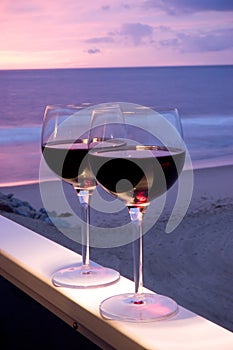 Vino rosso Spiaggia tramonto 