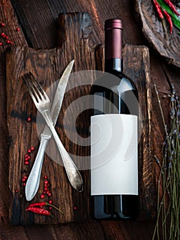 Red wine bottle Mock-Up on wooden table. Blank label for designers