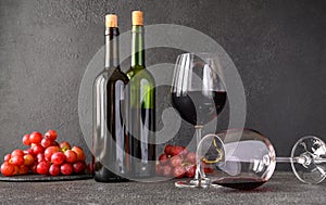 Red wine with bunch of grapes