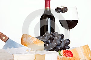 Red wine, cheese and grapes