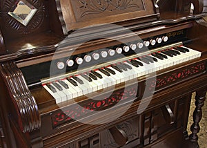 Reed organ keyboard