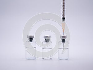 Refilling syringe with vaccine