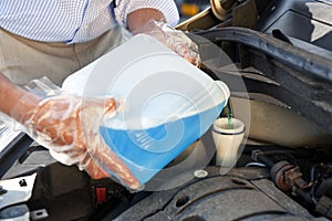 Refilling windscreen wiper fluid
