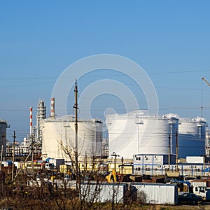 Refinery. Reservoirs for storage of refinery products. Rectification columns