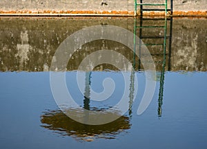 Reflecting ladders at wather