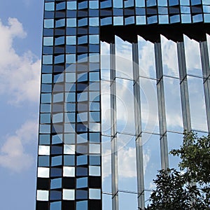 Reflejos en las ventanas de los edificios photo