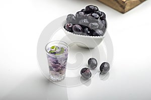 Refreshing Black Plum Mojito: Muddled Delight with Lemon and Mint