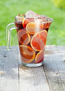 Refreshing fruit sangria (punch)