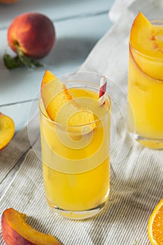 Refreshing Peach and Orange Fuzzy Navel Cocktail