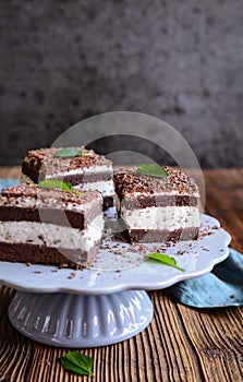 Refreshing Stracciatella cake sprinkled with chocolate shavings