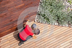 Refreshing of wood deck boards with UV protection pigment oil