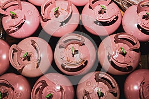 The refrigerant tank, code R 410A, has a pink symbol.