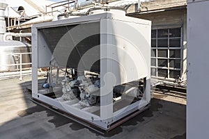 Refrigerating unit for realization chilled water