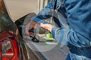 Refueling a car and paying using smartphone