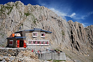 Refuge des Sarradets in the cirque de Gavarnie.