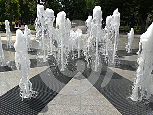 A regular planar fountain is perfectly refreshing