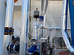 Regulating station with pressure relief valves, instrumentation and pressure regulating valves