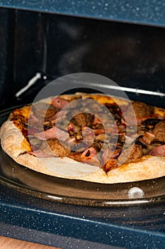 reheating pizza in the microwave