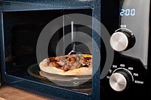 reheating pizza in the microwave