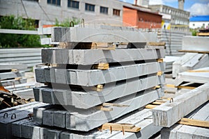 Reinforced concrete lintels for openings of residential and industrial buildings