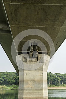 Reinforced concrete support for a road bridge