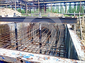 Reinforcement of a strong reinforced concrete foundation