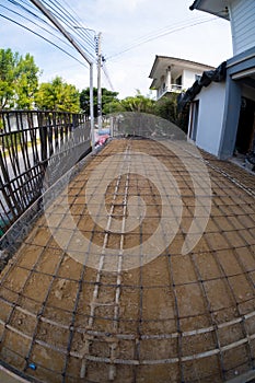 The reinforcing grid fastened with a wire