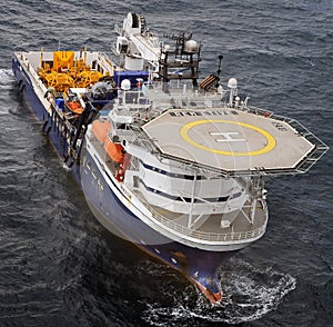 Rem Etive exploration and work vessel transports subsea modules into Bass Strait