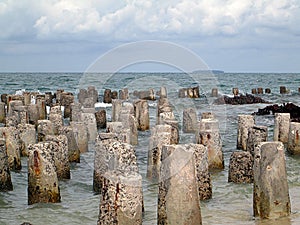 Remaining stone pillars around the Kelor island