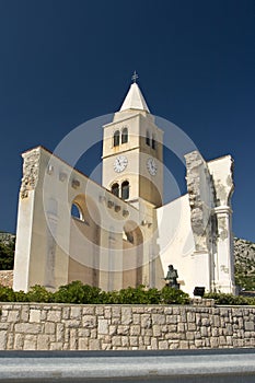 The remains of the old church in Karlobag