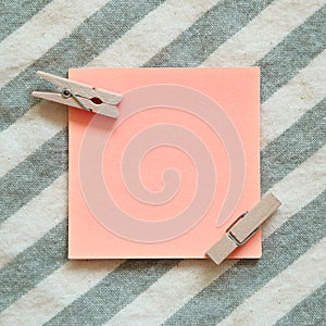 Reminder sticky note on stripe pattern background