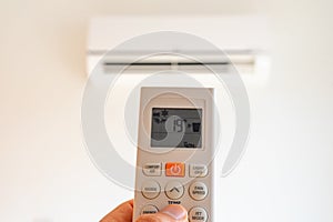 remote control command for air conditioning to be handled point to the device with the order to 19Â°C