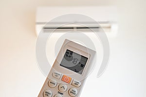 remote control command for air conditioning to be handled point to the device with the order to 18°C