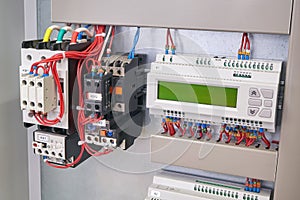 Remote control controller, two contactors in the electrical Cabinet