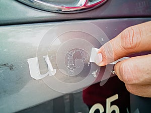 Remove the adhesive letter from the car body