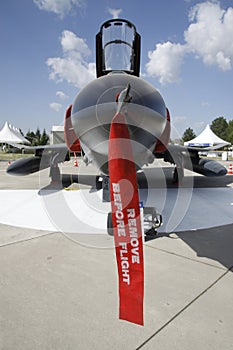 Remove before fligth sign on a f-16 plane