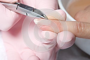 Removing of varnish from the nail