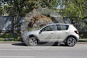 Renault Sandero Stepway silver car.