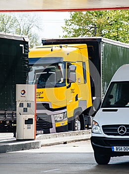 Renault T520 Yellow Truck Formula 1 Team gas station