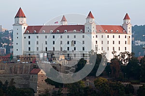 Obnovený Bratislavský hrad, Slovensko