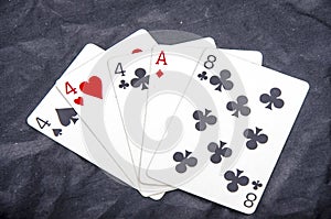 Cinque carte pulsante mano tre da tipo quattro un asso otto divertimento 