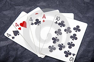 Cinque carte pulsante mano tre da tipo quattro un asso dieci divertimento 