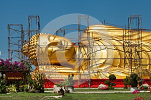 Renovating buddha image
