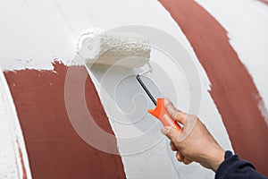 Repainting shell by roller brush