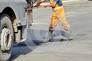 Repair of asphalt pits, blowing a hot mixture of bitumen and rubble